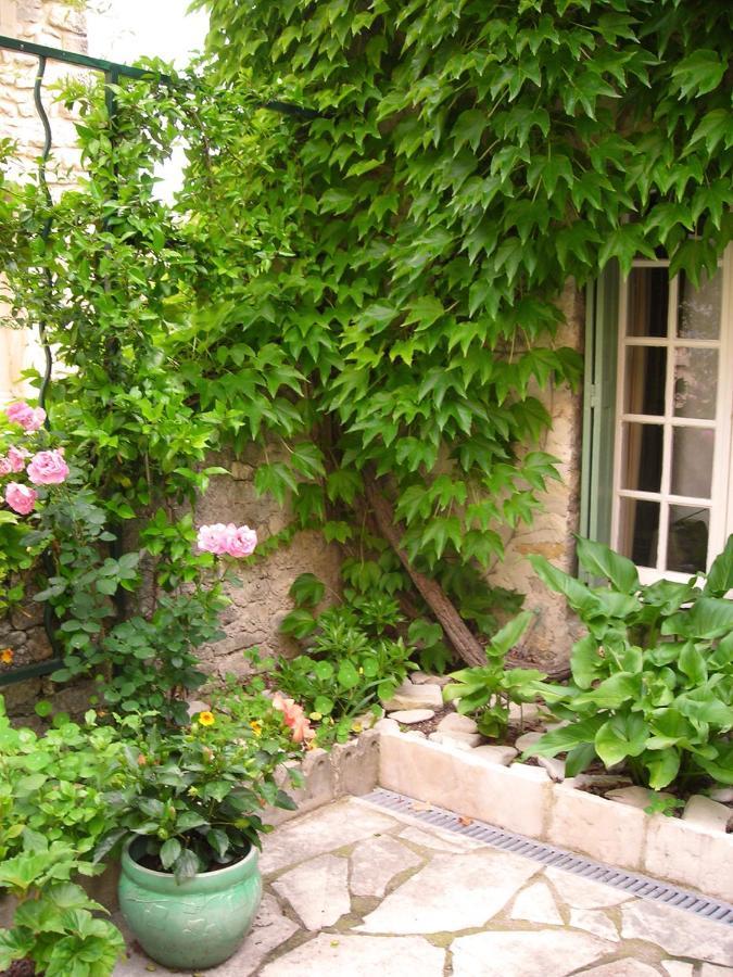Au coeur de la Cité médiévale Bed and Breakfast Vaison-la-Romaine Exterior foto