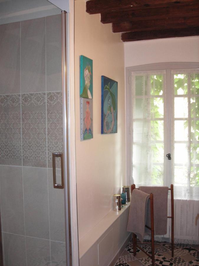 Au coeur de la Cité médiévale Bed and Breakfast Vaison-la-Romaine Exterior foto